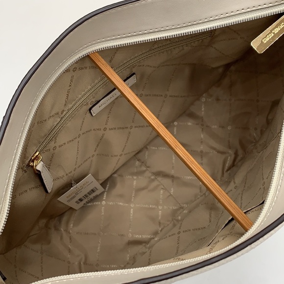 MICHAEL KORS BROOKE LARGE HOBO SHLDR LEATHER LIGHT CREAM COLOR - Picture 15 of 16